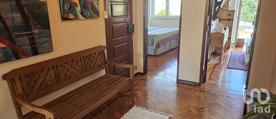 Apartamento T2 em Carcavelos e Parede de 70 m²