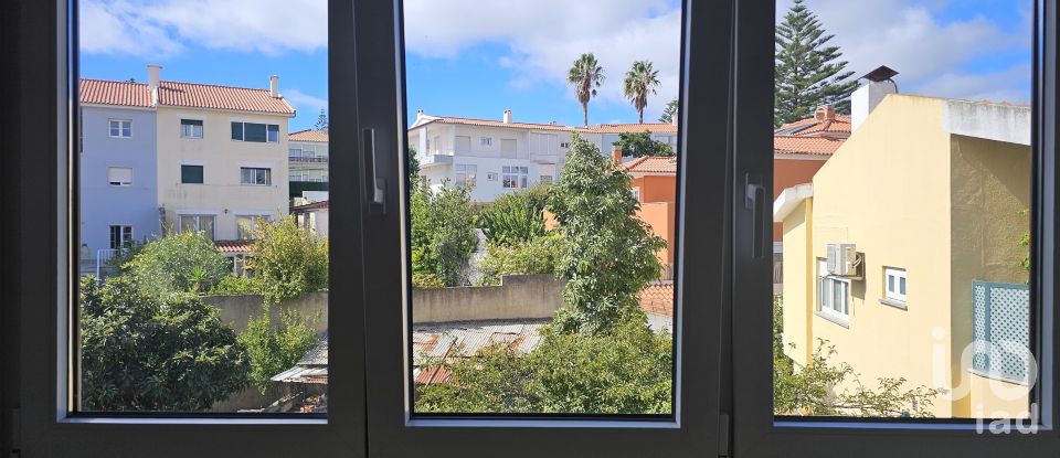 Apartamento T2 em Carcavelos e Parede de 70 m²