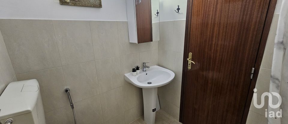 Apartamento T2 em Carcavelos e Parede de 70 m²