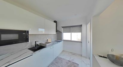 Studio T3 in Laranjeiro e Feijó of 74 m²