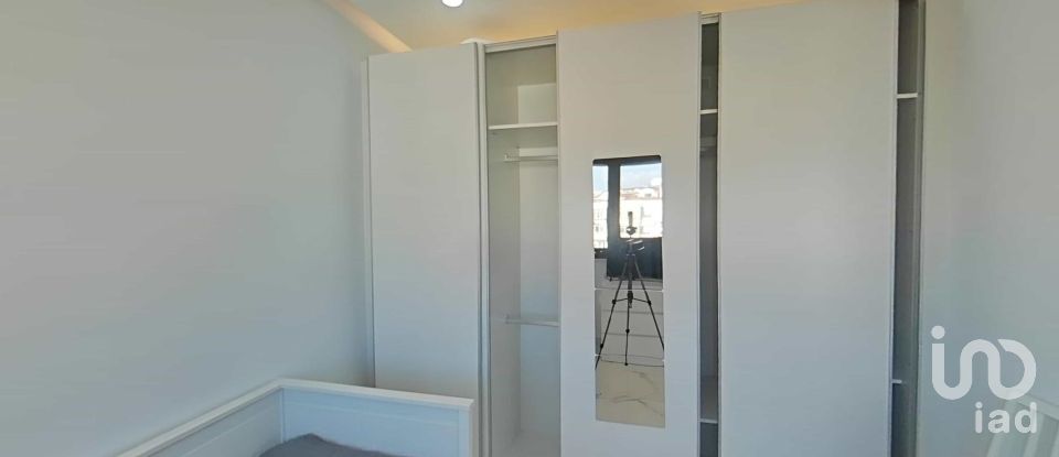 Studio T3 in Laranjeiro e Feijó of 74 m²