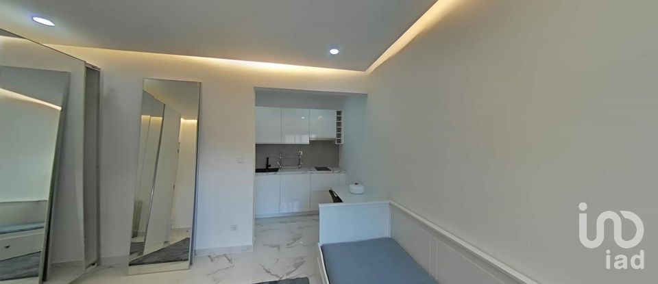 Studio T3 in Laranjeiro e Feijó of 74 m²