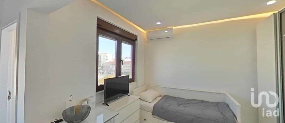 Studio T3 in Laranjeiro e Feijó of 74 m²