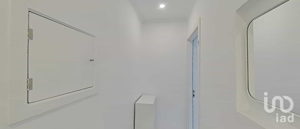 Studio T3 in Laranjeiro e Feijó of 74 m²