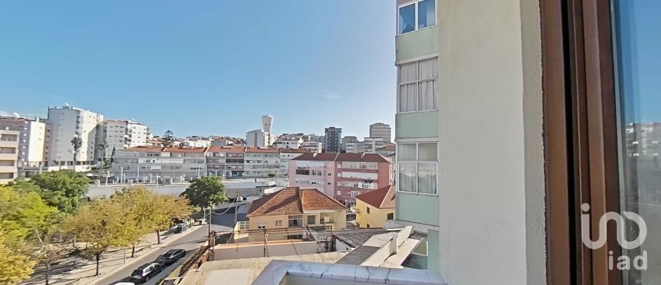 Estúdio T3 em Laranjeiro e Feijó de 74 m²