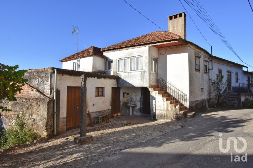 Casa tradicional T2 em São Miguel, Santa Eufémia e Rabaçal de 152 m²