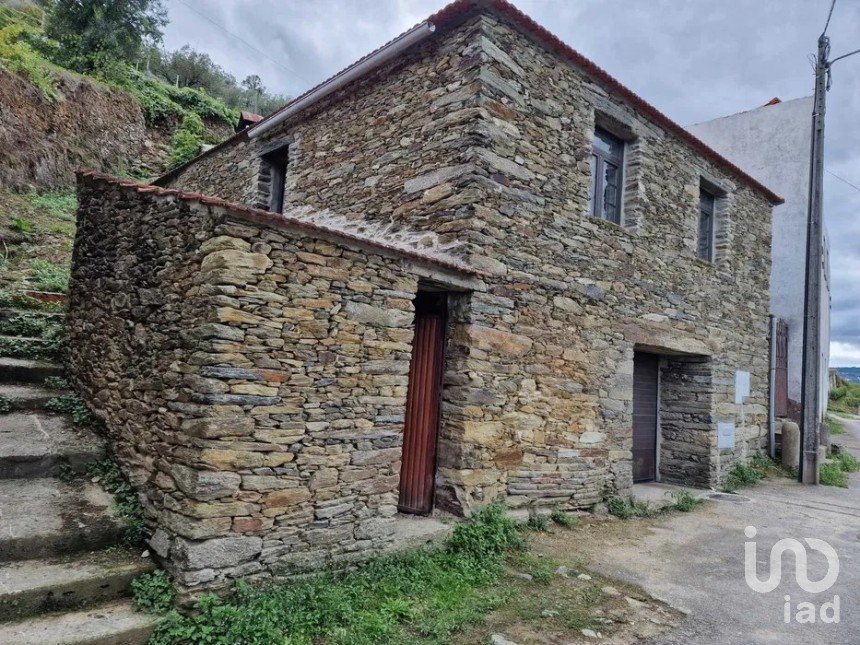 Village house T2 in Nogueira e Ermida of 272 m²