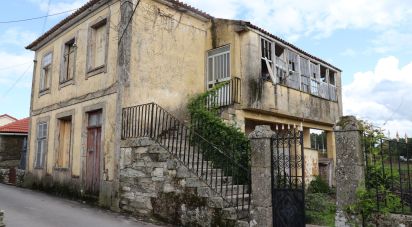 Maison de campagne T5 à Folhadela de 224 m²