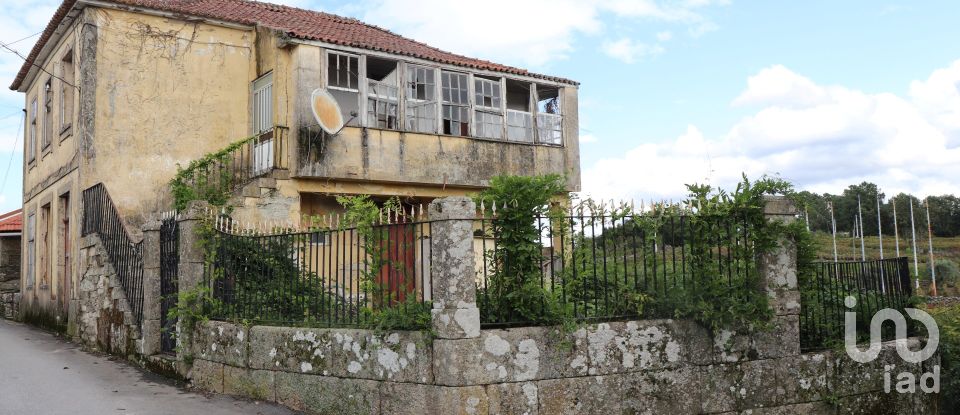 Maison de campagne T5 à Folhadela de 224 m²