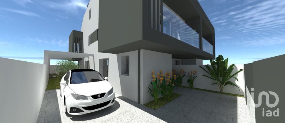 House T3 in Fernão Ferro of 140 m²