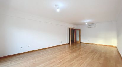 Apartment T3 in Barreiro E Lavradio of 140 m²