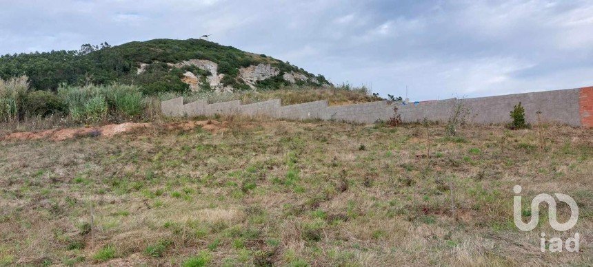 Building land in Freiria of 1,850 m²