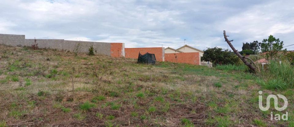 Building land in Freiria of 1,850 m²