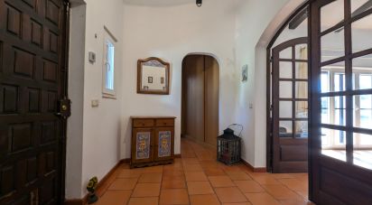 House T3 in Mexilhoeira Grande of 180 m²