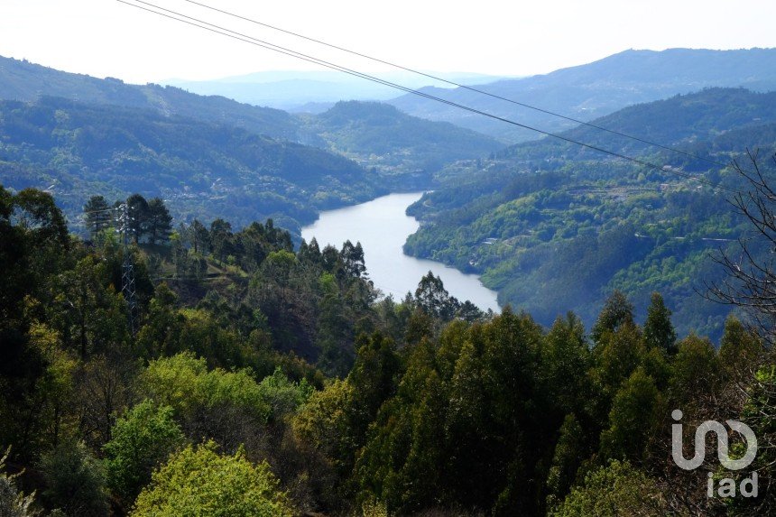 Terreno em Caniçada e Soengas de 1 410 m²