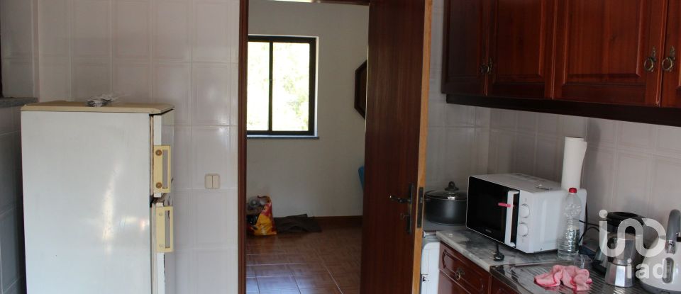 Casa T2 em Caldas da Rainha - Santo Onofre e Serra do Bouro de 110 m²