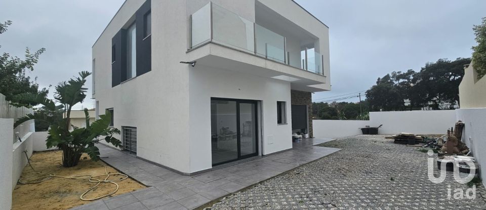 Maison T4 à Charneca De Caparica E Sobreda de 260 m²