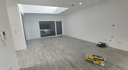 Casa / Villa T4 em Charneca De Caparica E Sobreda de 260 m²