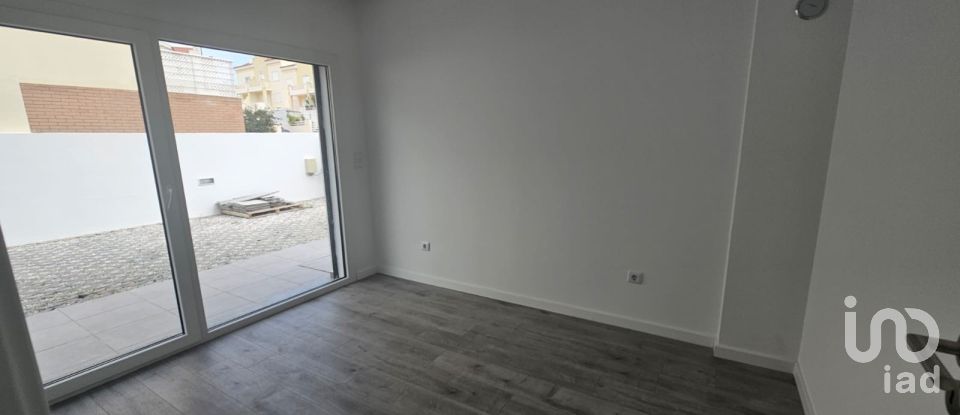 Maison T4 à Charneca De Caparica E Sobreda de 260 m²