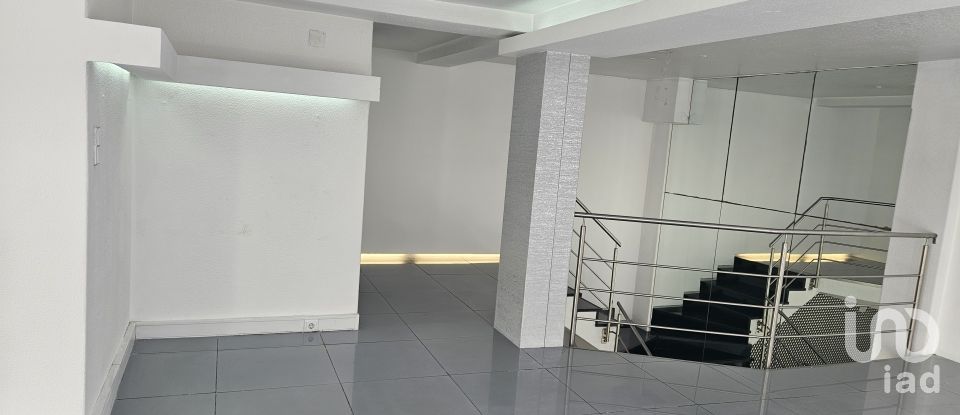 Boutique/Local commercial à Caldas da Rainha - Nossa Senhora do Pópulo, Coto e São Gregório de 142 m²