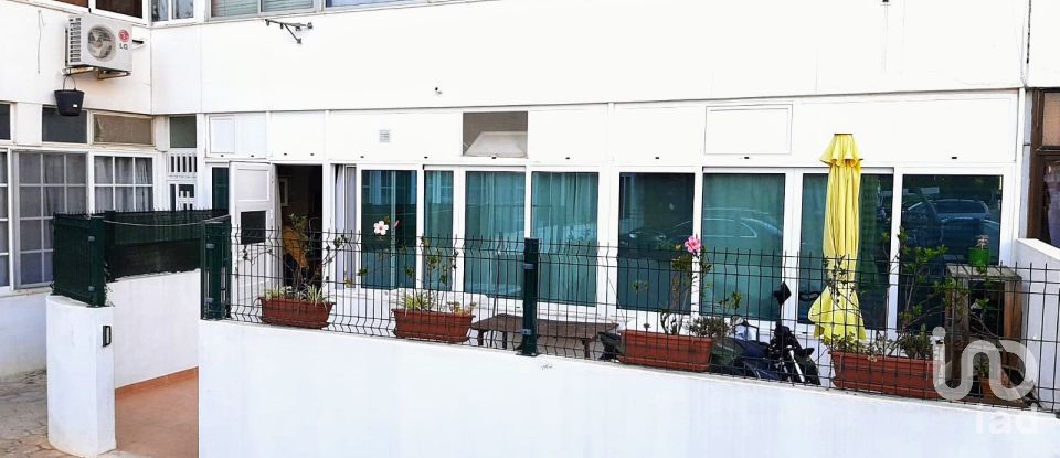 Apartment T4 in Faro (Sé e São Pedro) of 126 m²