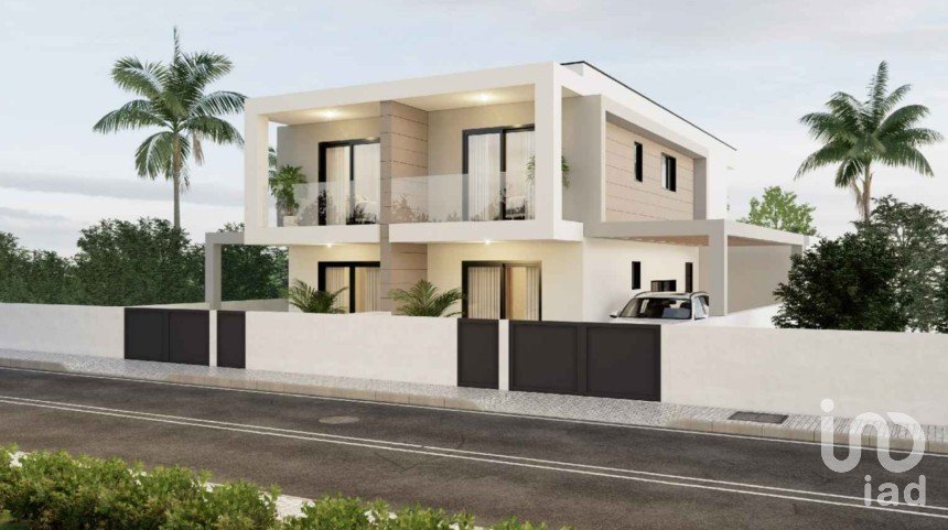 Maison traditionnelle T3 à Fernão Ferro de 110 m²