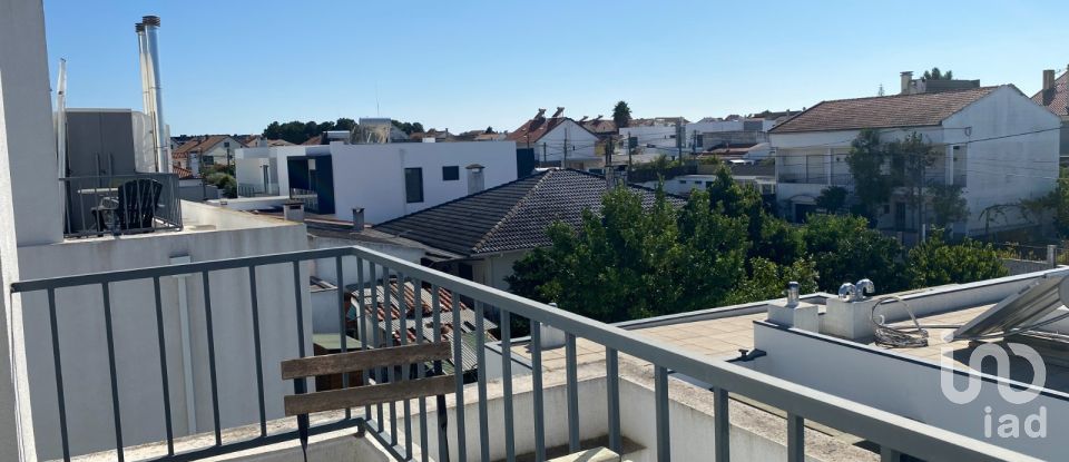 Maison traditionnelle T3 à Fernão Ferro de 107 m²