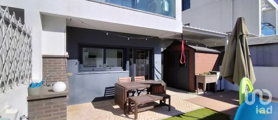 Maison traditionnelle T3 à Fernão Ferro de 107 m²