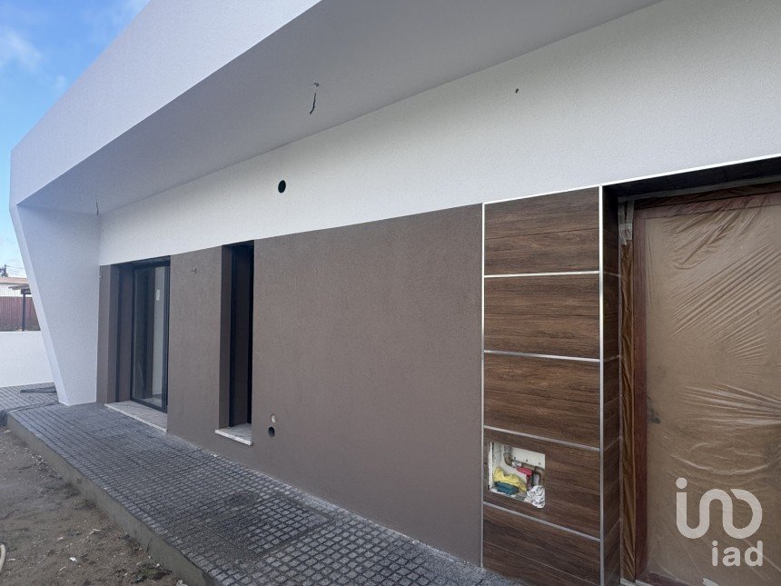 Traditional house T3 in Fernão Ferro of 127 m²