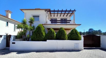 House T4 in Fernão Ferro of 225 m²