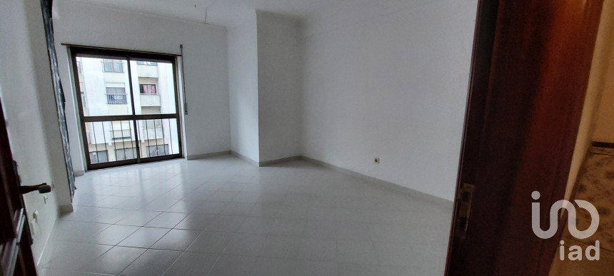 Apartamento T2 em Rio de Mouro de 81 m²