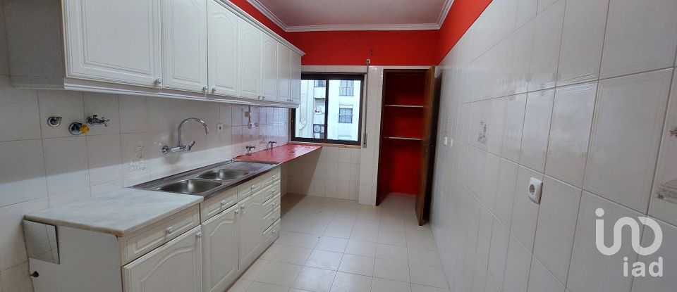 Apartment T2 in Rio de Mouro of 81 m²