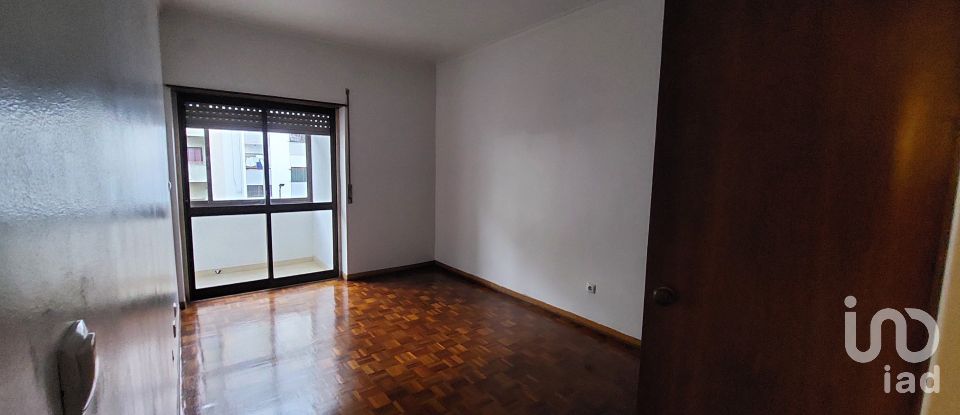 Apartment T2 in Rio de Mouro of 81 m²