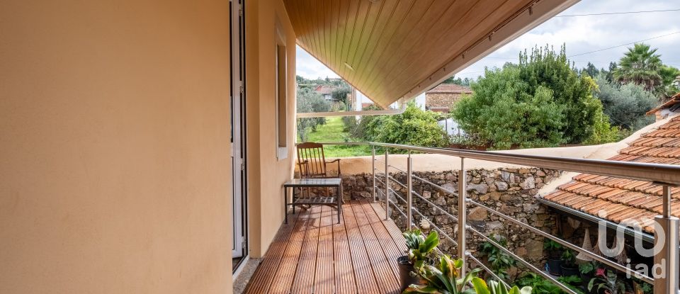 Gîte T4 à Carapinha de 373 m²