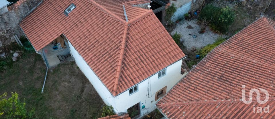 Casa de aldeia T2 em Vila Nova do Ceira de 143 m²