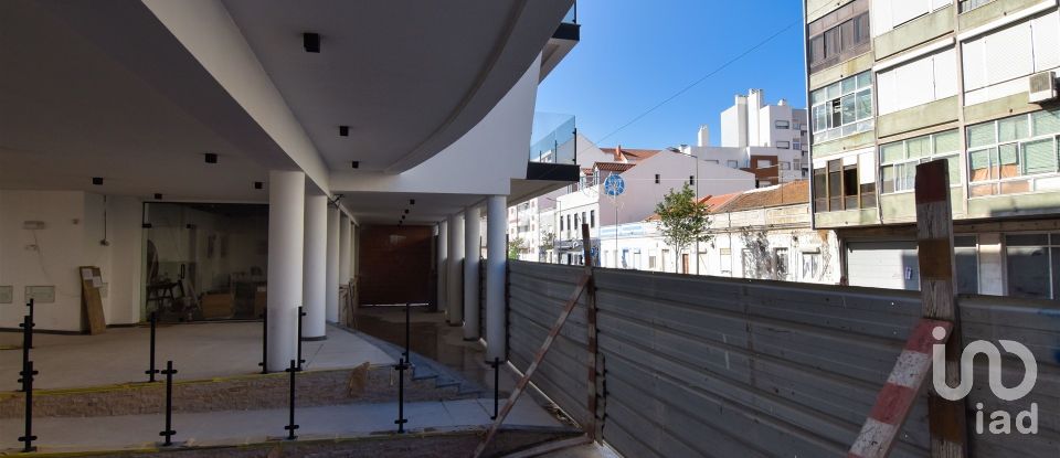 Shop / premises commercial in Barreiro E Lavradio of 207 m²