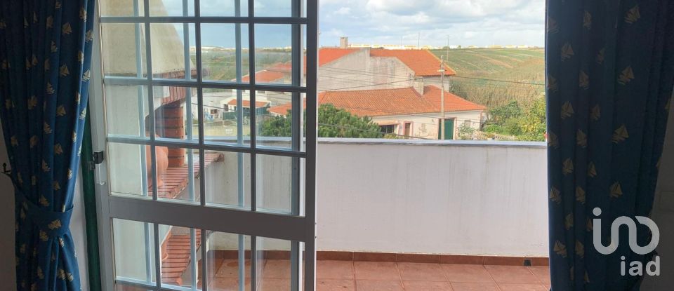 Duplex T4 à Atouguia da Baleia de 88 m²