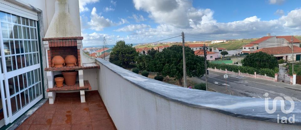 Duplex T4 à Atouguia da Baleia de 88 m²