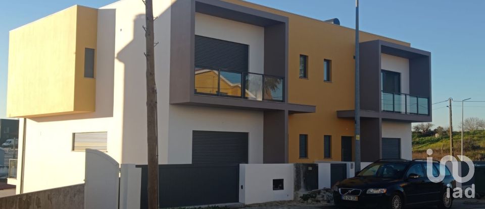 Habitação T3 em Vermelha de 252 m²