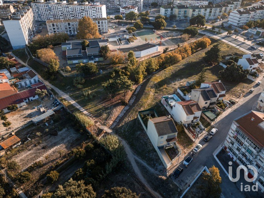 Terrain à Baixa Da Banheira E Vale Da Amoreira de 224 m²