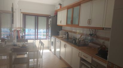 Apartment T2 in Almada, Cova da Piedade, Pragal e Cacilhas of 95 m²