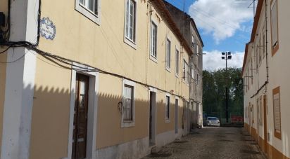 Block of flats in Santarém (Marvila), Santa Iria Da Ribeira De Santarém, Santarém (São Salvador) E Santarém (São Nicolau) of 219 m²