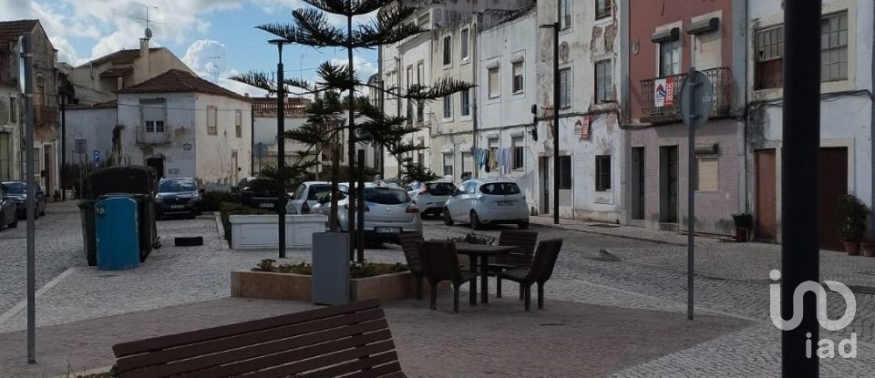 Block of flats in Santarém (Marvila), Santa Iria Da Ribeira De Santarém, Santarém (São Salvador) E Santarém (São Nicolau) of 219 m²