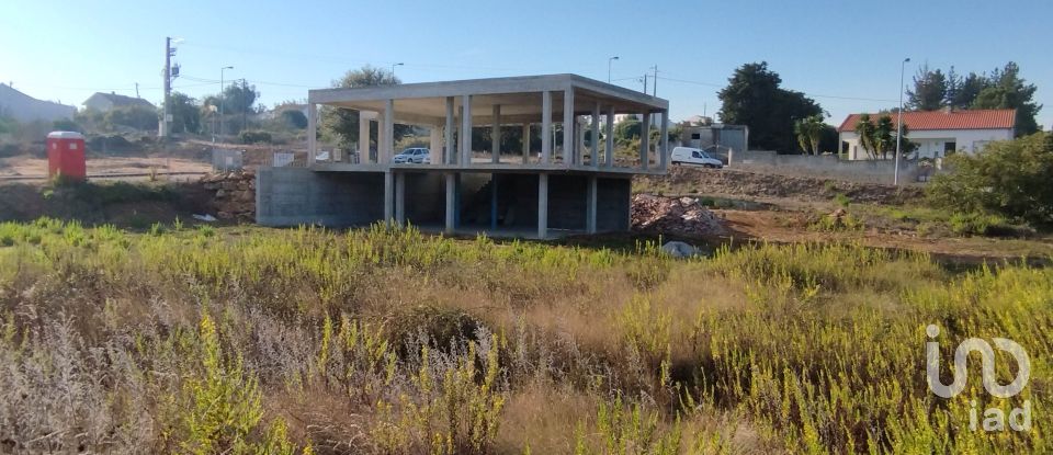 Terreno em Reguengo Grande de 690 m²