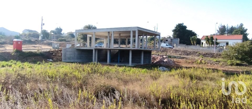 Terreno em Reguengo Grande de 690 m²