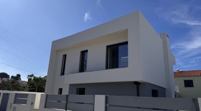 Casa T4 em Azeitão (São Lourenço e São Simão) de 200 m²