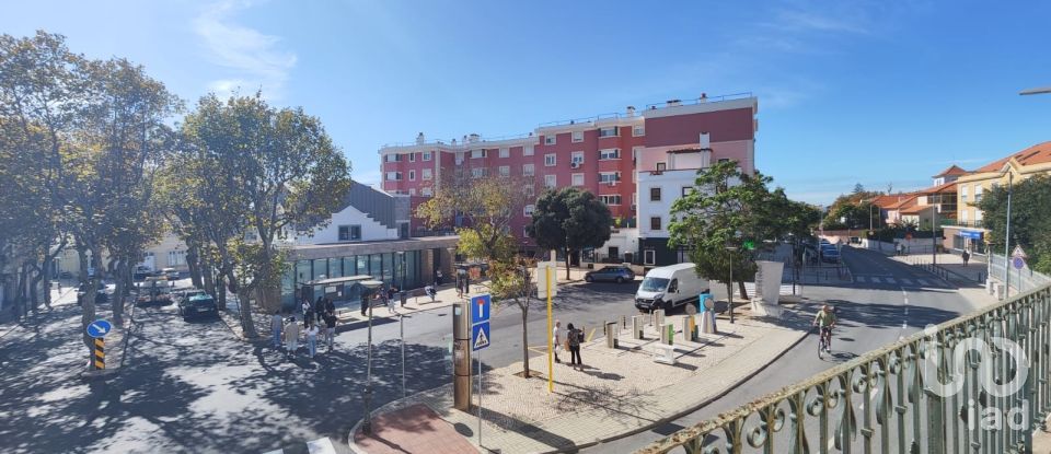 Apartamento T2 em Carcavelos e Parede de 90 m²