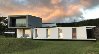 Lodge T3 in Lagoa (Santa Cruz) of 439 m²