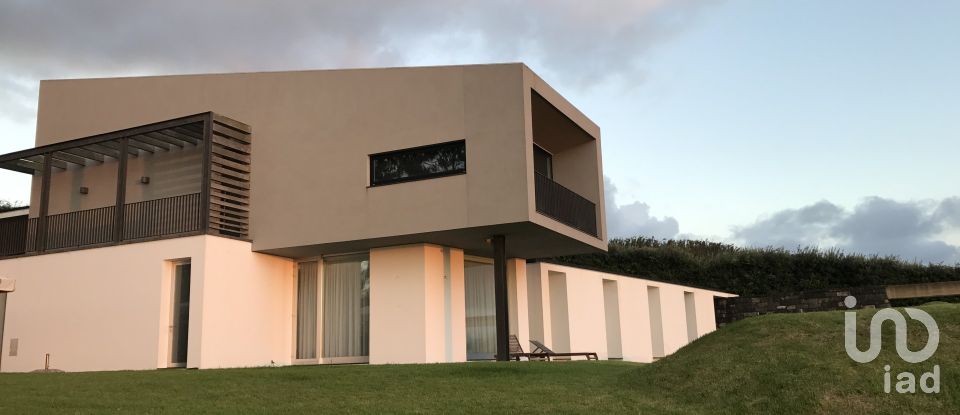 Lodge T3 in Lagoa (Santa Cruz) of 439 m²