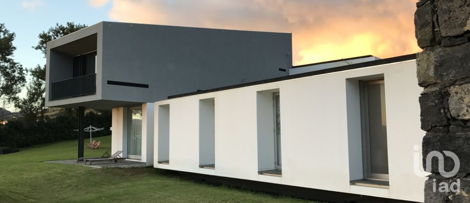 Gîte T3 à Lagoa (Santa Cruz) de 439 m²